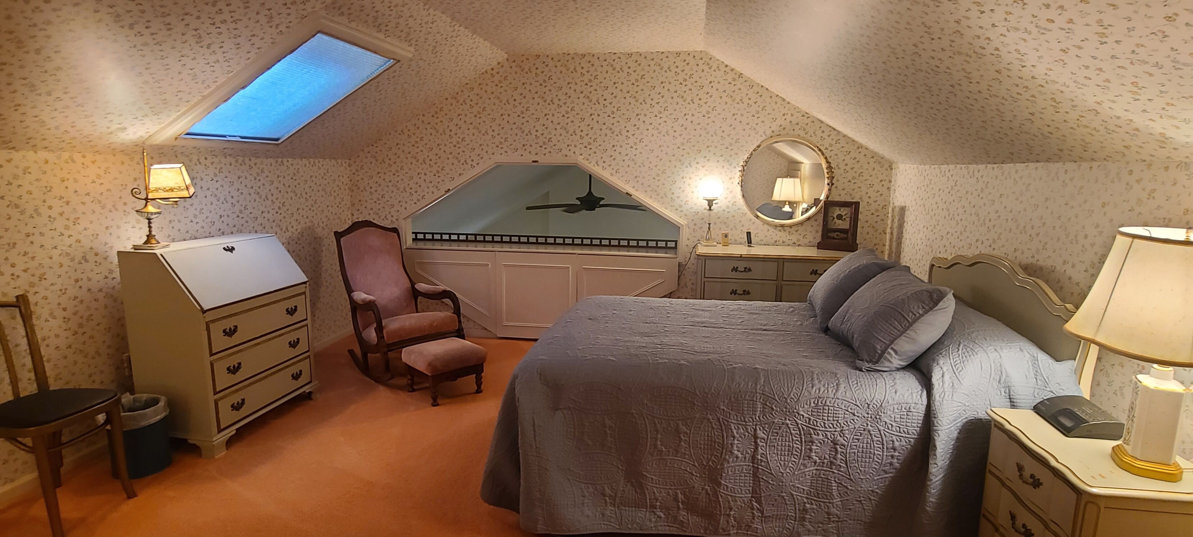 2 habitaciones, escritorio, tabla de planchar con plancha y wifi gratis 