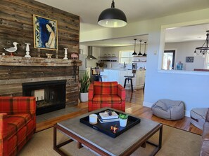 Smart TV - Large, private house with ocean views! (Inverness)