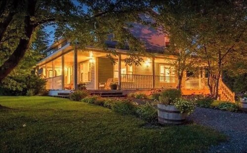 Large, private house with ocean views!