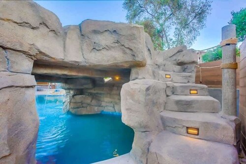Resort Like Oasis: 7BR Home, Pool, Hot Tub & Bar