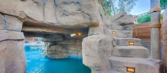 Resort Like Oasis: 7BR Home, Pool, Hot Tub & Bar