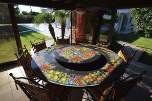 Outdoor dining - Villa Vedesa (Gallipoli)