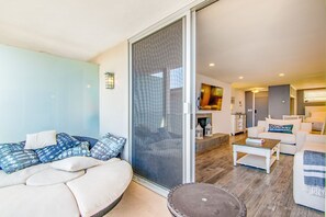 Smart TV - Beautiful, luxurious hideaway right on Carbon Beach in Malibu! (Malibu)