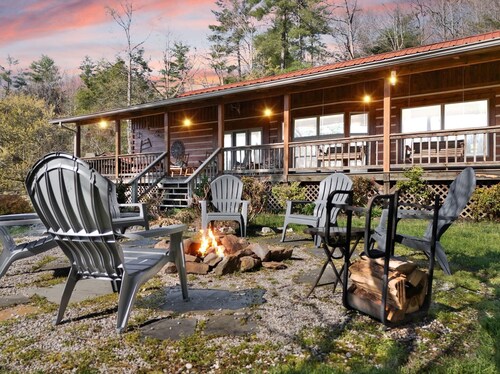 Exquisite, luxurious, stunning view, private, authentic log cabin