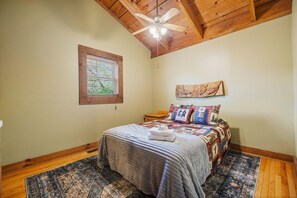 3 bedrooms, bed sheets - Just 1 mile from Natural Bridge State Park! (Slade)