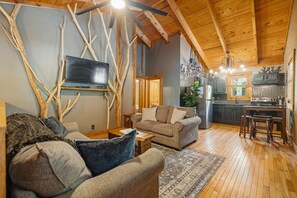 TV, DVD player - Just 1 mile from Natural Bridge State Park! (Slade)