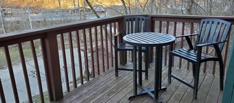 Just 1 mile from Natural Bridge State Park!