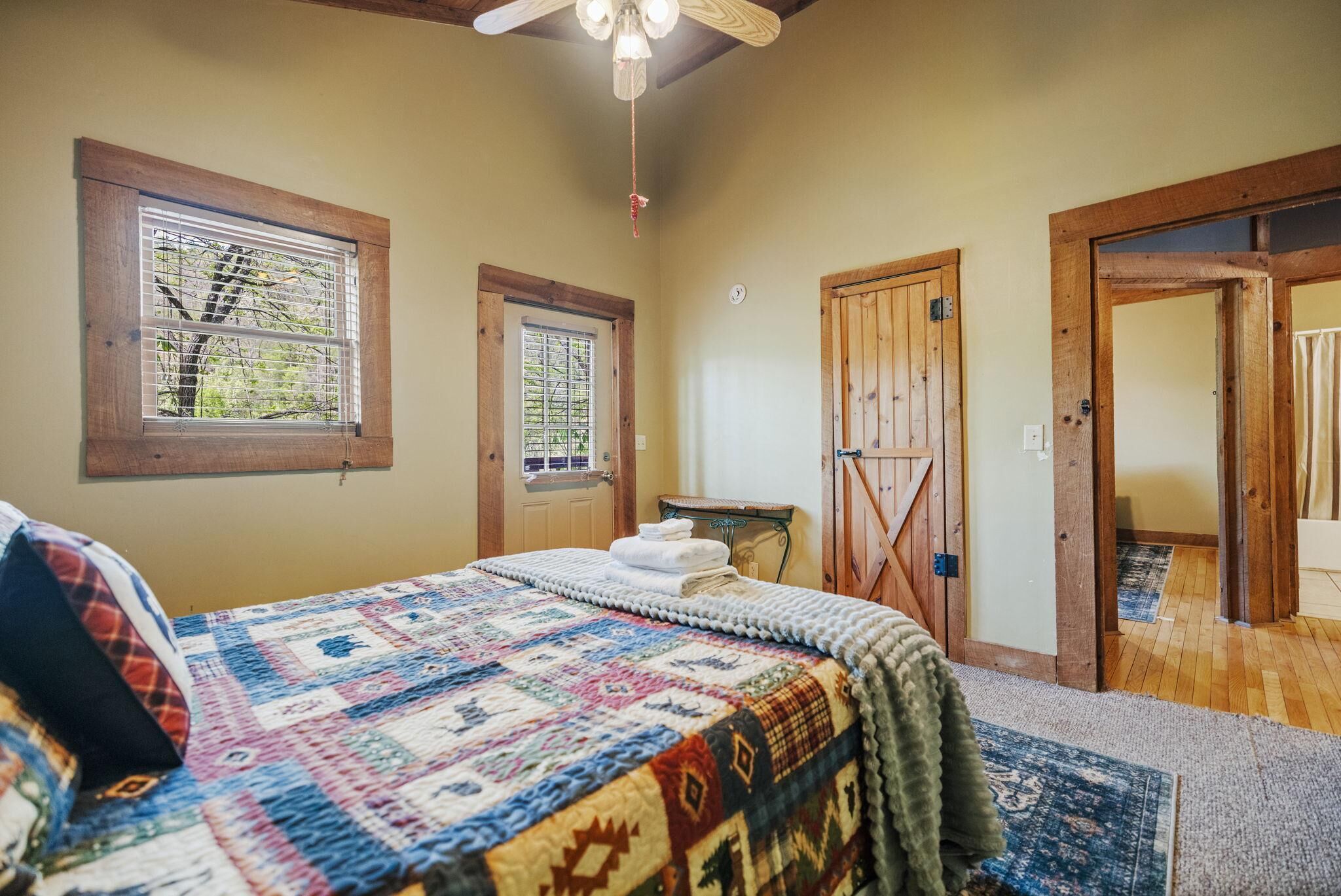 3 bedrooms, bed sheets