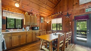Dining - Quaint, cozy vacation cabin with hot tub near Natural Bridge State Park (Rogers)