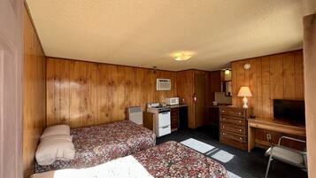 Studiosvit Deluxe | Skrivbord, arbetsyta för laptop, mörkläggningsgardiner och gratis wi-fi