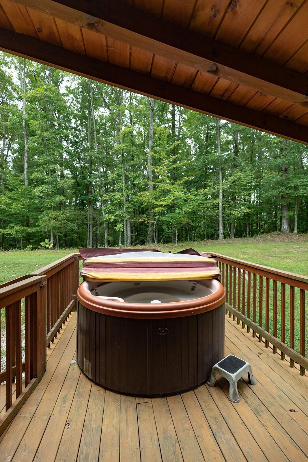 Banyera d'hidromassatge a l'aire lliure