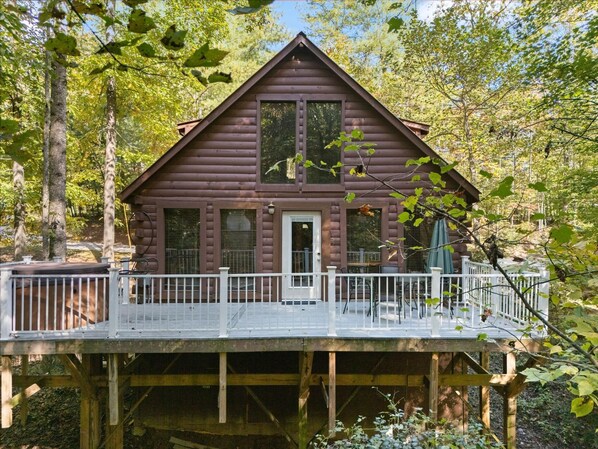 Exterior - Secluded, Cozy Cabin with Hot Tub in a heavily forested setting. Great Location. (Rogers)