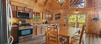 Phenomenal View! Hot Tub, Pool Table, Bar, Internet, Second Den, Satellite TV