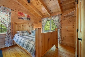 4 bedrooms, desk, free WiFi, bed sheets