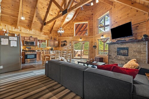 Phenomenal View! Hot Tub, Pool Table, Bar, Internet, Second Den, Satellite TV