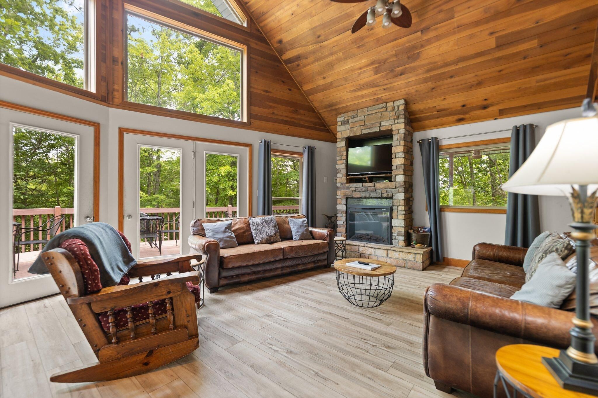 Smart TV, fireplace, DVD player