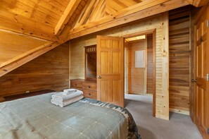 6 bedrooms, free WiFi, bed sheets, wheelchair access