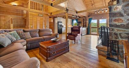 Large Luxury Log Cabin, Sleeps-13, Spectacular view! Loaded with ammenities!