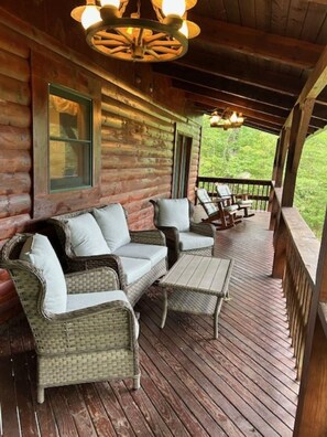 Property grounds - Large Log home, private pond with dock, pool table, hot tub & internet. (Rogers)