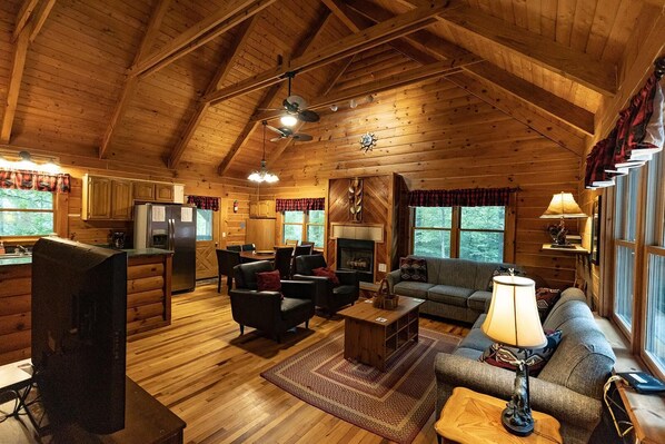 TV, fireplace, DVD player - Large Log home, private pond with dock, canoe, pool table, hot tub & internet. (Rogers)