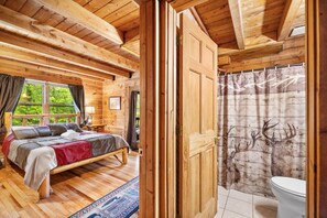 5 bedrooms, WiFi (free), bed sheets