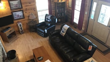 Smart TV, fireplace, DVD player, books