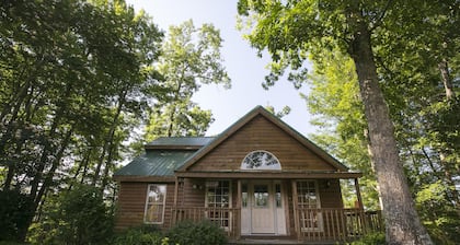 Inviting and charming, 3-BR, 2-BA log cabin with phenomenal view! King Beds.