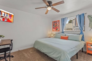 2 bedrooms, desk, iron/ironing board, WiFi