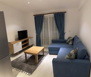 Apartment | Living area | 101-cm Smart TV with satellite channels