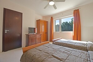 6 bedrooms, premium bedding, in-room safe, desk