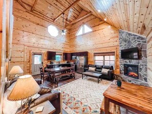 智能电视、壁炉、电子游戏