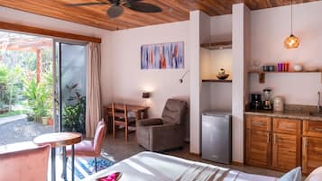 Deluxe Studio Suite | Premium bedding, in-room safe, free WiFi, bed sheets