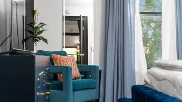 4 bedrooms, iron/ironing board, WiFi