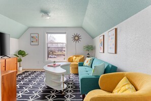 TV, books - Vintage Vibes Duplex | Downtown | Beach | AC | Restaurants | (Traverse City)