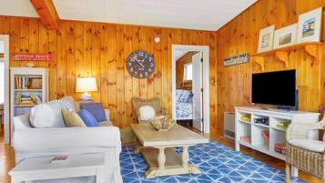 Comfort Cottage, 2 Bedrooms, Kitchen, Partial Sea View | Living area