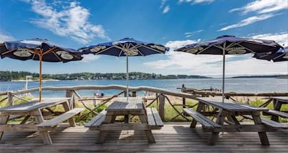 Spinneys Guesthouse & Beach Cottages