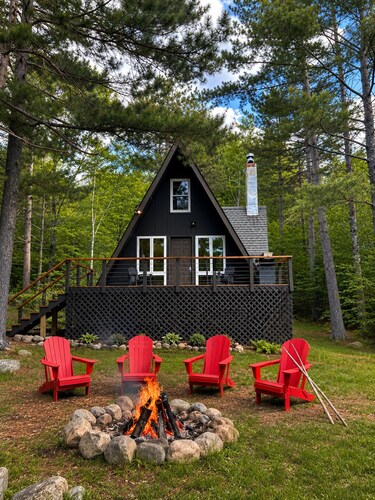 Adirondack Cozy A-Frame Minutes to Hiking, Fishing, & More. Pet Friendly.