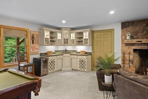 Interior - Chimney Hill Home w/ New Hot Tub & Amenity Center! (Wilmington)