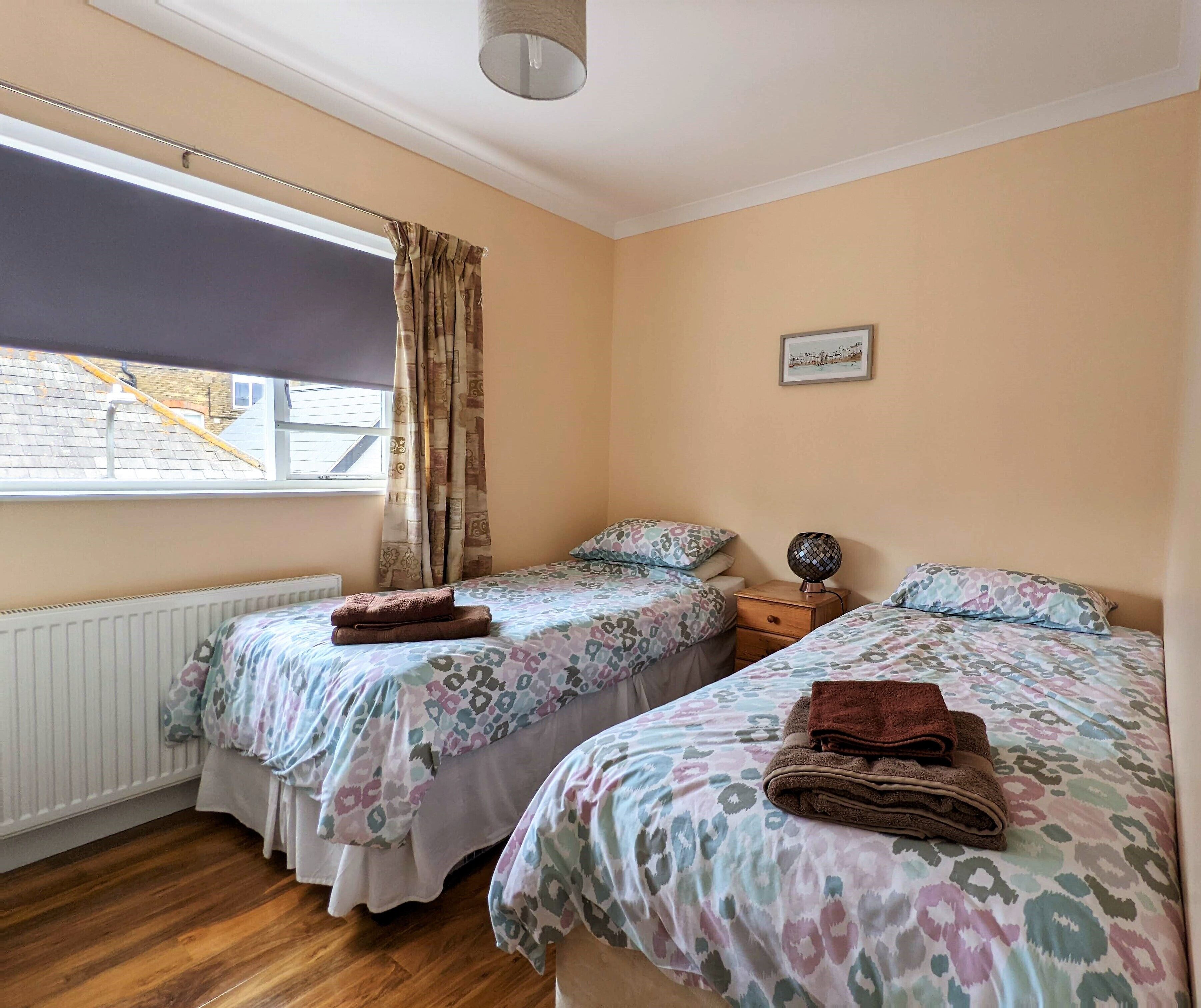 3 chambres, coffres-forts dans les chambres, bureau