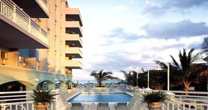 One Bedroom Condo, Surfside, FL (2891124)