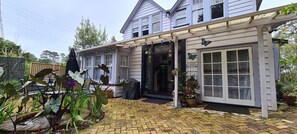 Exterior - Dovecote House Bed and Breakfast (Auckland)