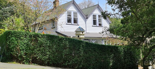 Exterior - Dovecote House Bed and Breakfast (Auckland)