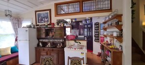 Dining room - Dovecote House Bed and Breakfast (Auckland)