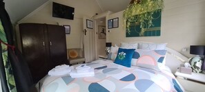 Premium bedding, pillowtop beds, minibar, in-room safe - Dovecote House Bed and Breakfast (Auckland)