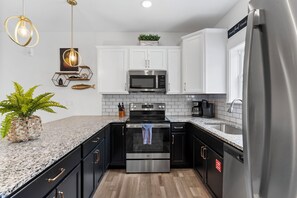 Fridge, microwave, oven, stovetop - LakeTop Retreat - Sauna & Hot Tub! Indoor/Outdoor pools, Lake View, mins to SDC (Branson)