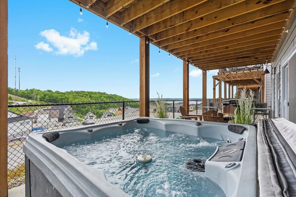 Terrace/patio - Lakeview Home: Private Hot tub and Sauna (Branson)