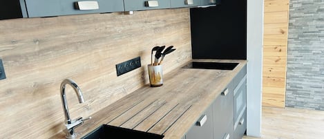 雪櫃、微波爐、焗爐、爐具