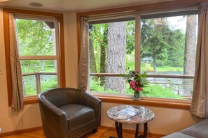 Interior - The River House' w/ Deck, on McKenzie River! (Springfield)
