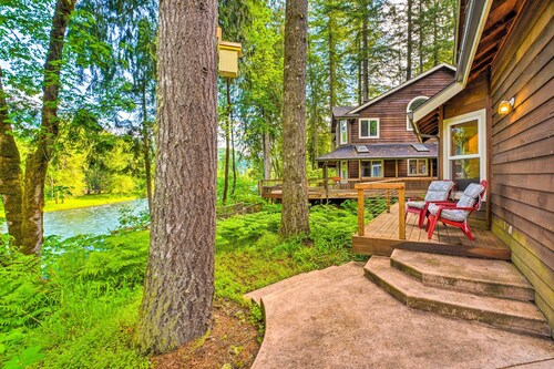 The River House' w/ Deck, on McKenzie River!