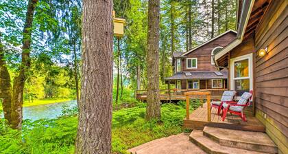 The River House' w/ Deck, on McKenzie River!